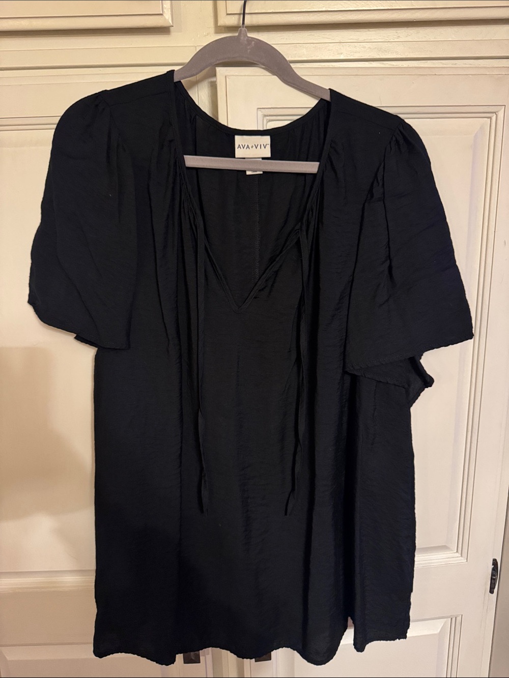 Ava & Viv Black Tie-Front V-Neck Puff Sleeve Blouse